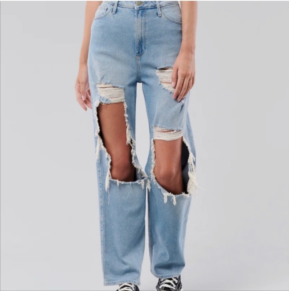 Hollister 29 X 31 Curvy Ultra High Rise Dad Jeans Very Distressed Light Blue